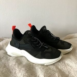 Steve Madden Myles camouflage sneakers